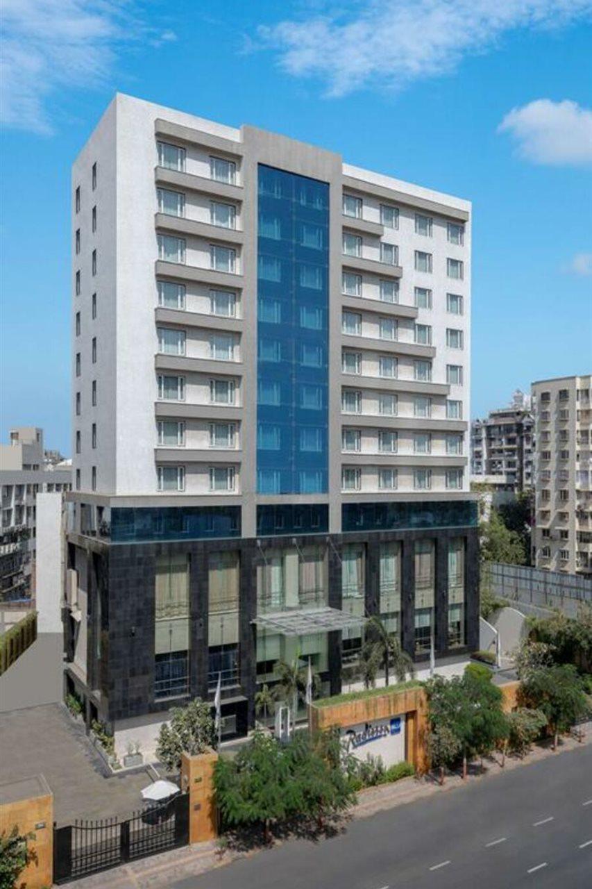 Radisson Blu Hotel Ahmedabad Exterior foto The hotel