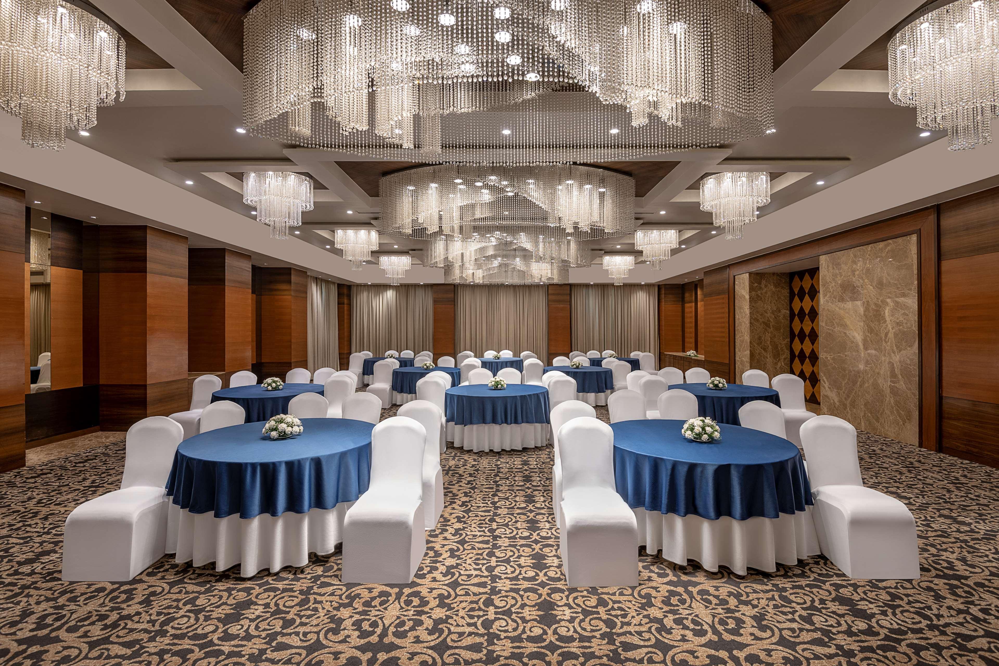 Radisson Blu Hotel Ahmedabad Exterior foto The Grand Ballroom