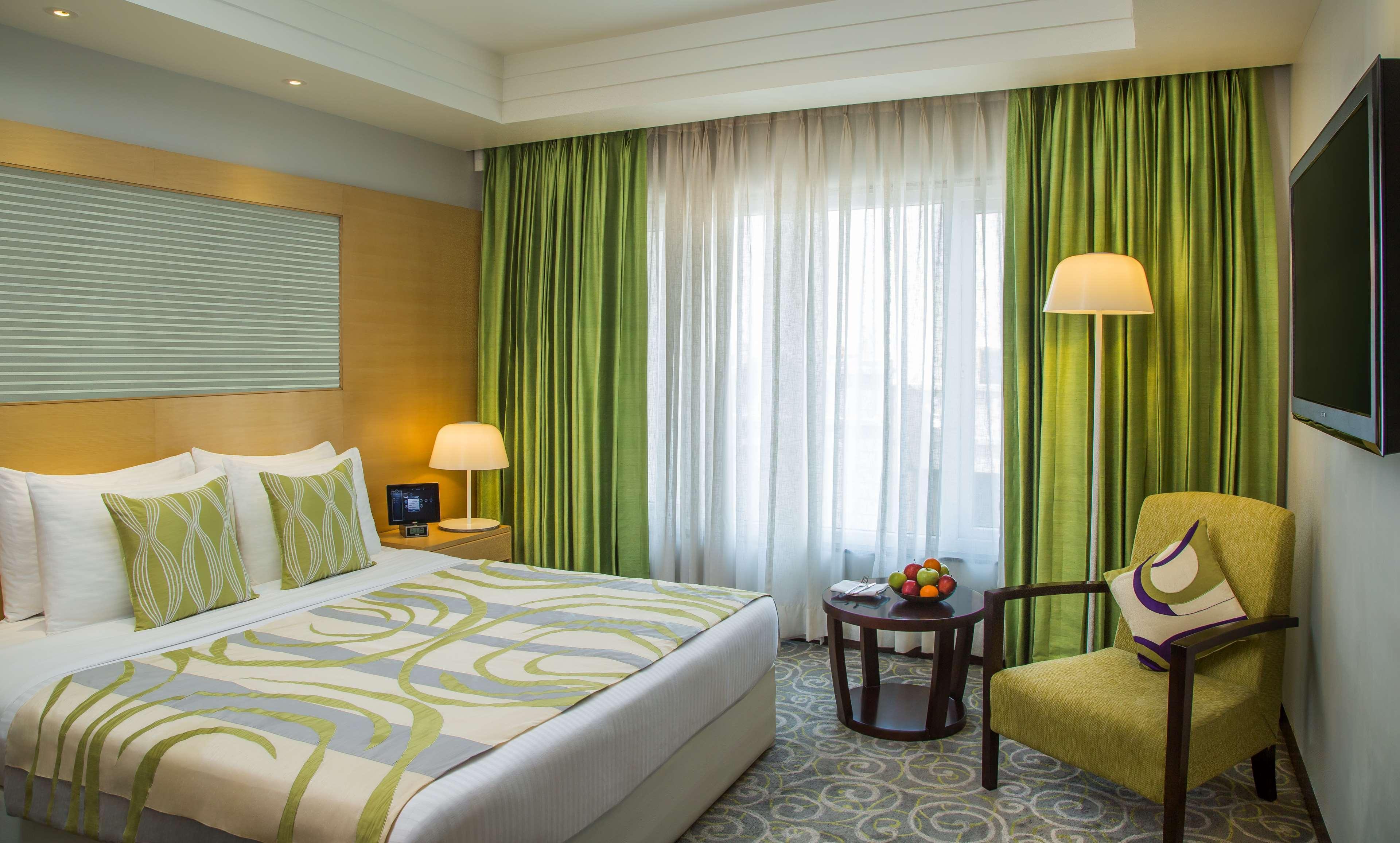 Radisson Blu Hotel Ahmedabad Exterior foto A room at the Taj Bengal