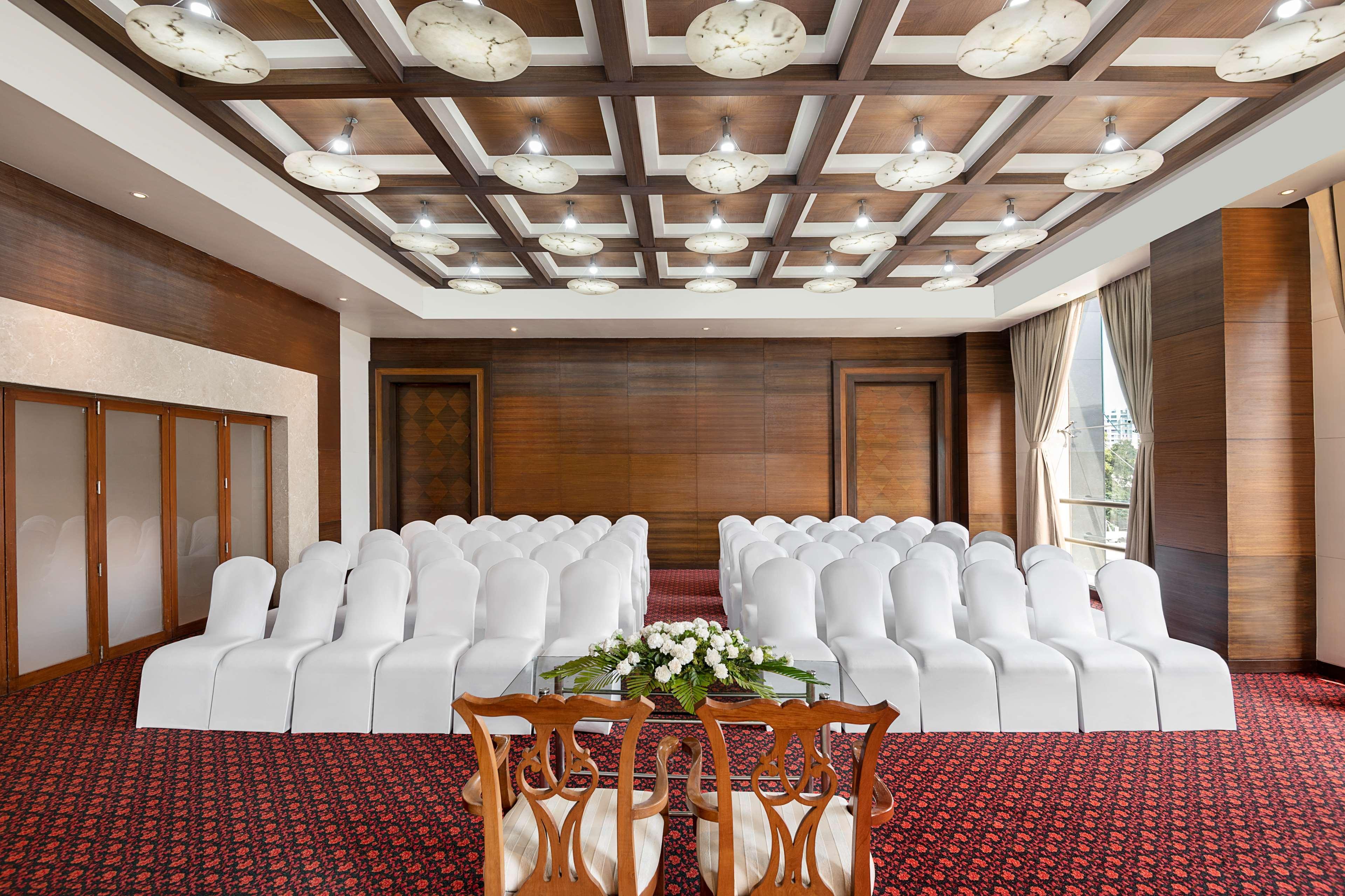 Radisson Blu Hotel Ahmedabad Exterior foto The ballroom