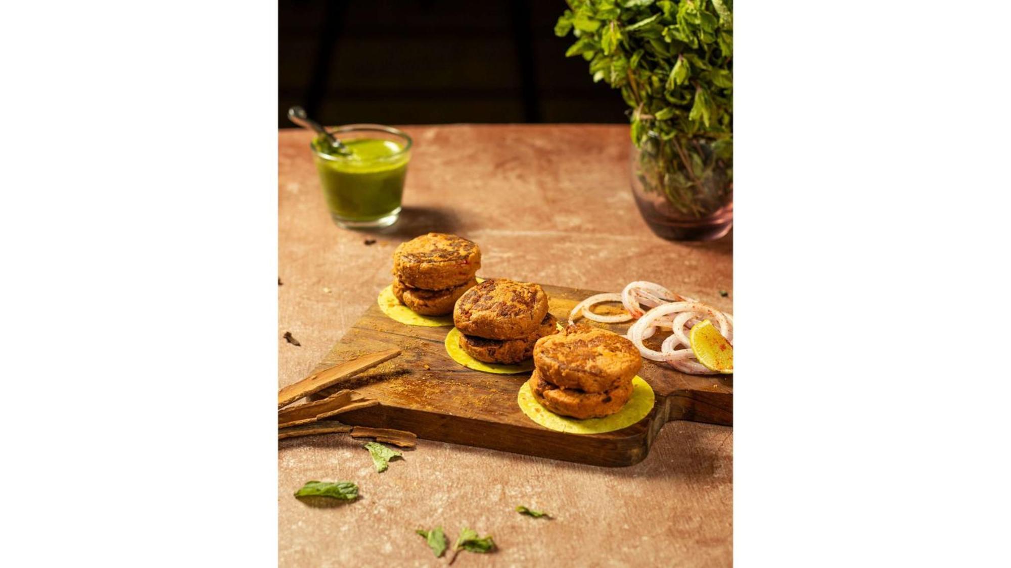 Radisson Blu Hotel Ahmedabad Exterior foto Chicken pakora