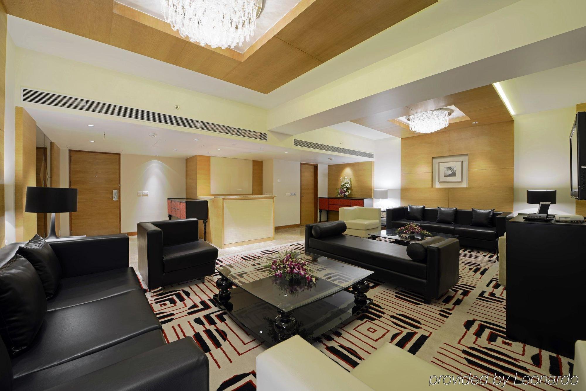 Radisson Blu Hotel Ahmedabad Exterior foto The Royal Suite