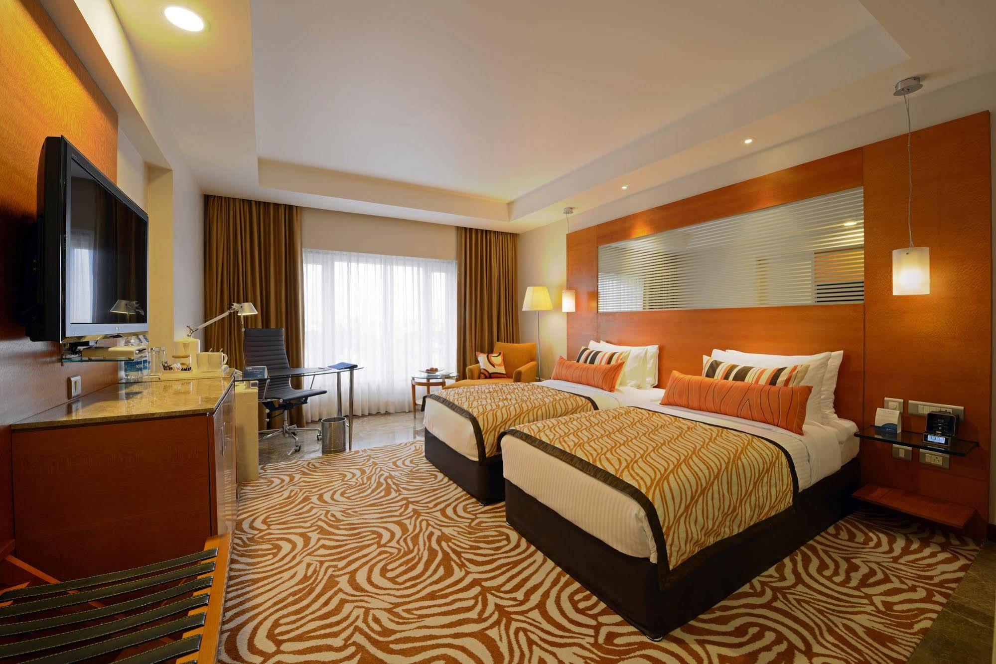 Radisson Blu Hotel Ahmedabad Exterior foto Deluxe room
